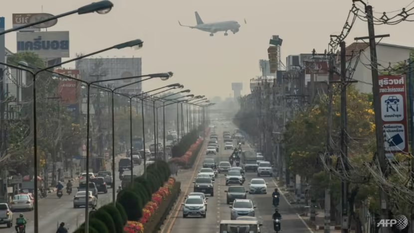 Thái Lan kêu gọi người dân ở trong nhà vì ô nhiễm không khí nặng - Ảnh 1.