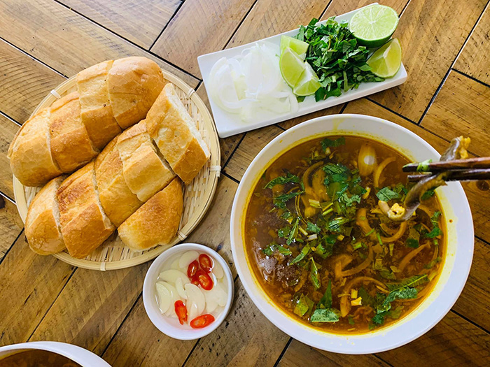 Súp lươn Nghệ An: Đặc sản Việt được CNN giới thiệu là 1 trong 7 món ăn sáng độc đáo trên thế giới - Ảnh 1.