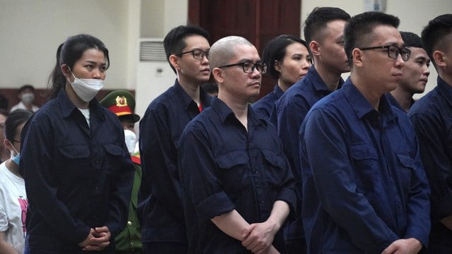 Vợ và hai em trai của Nguyễn Thái Luyện được giảm án - Ảnh 1.