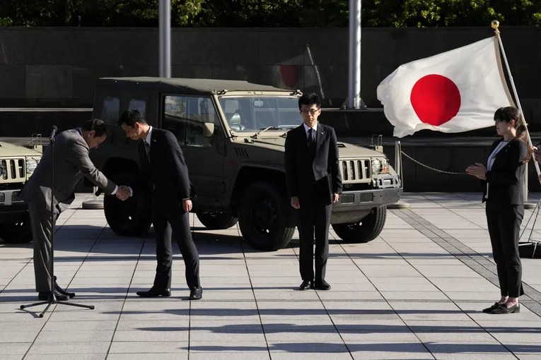 Nhật Bản viện trợ 100 xe quân sự cho Ukraina - Ảnh 2.