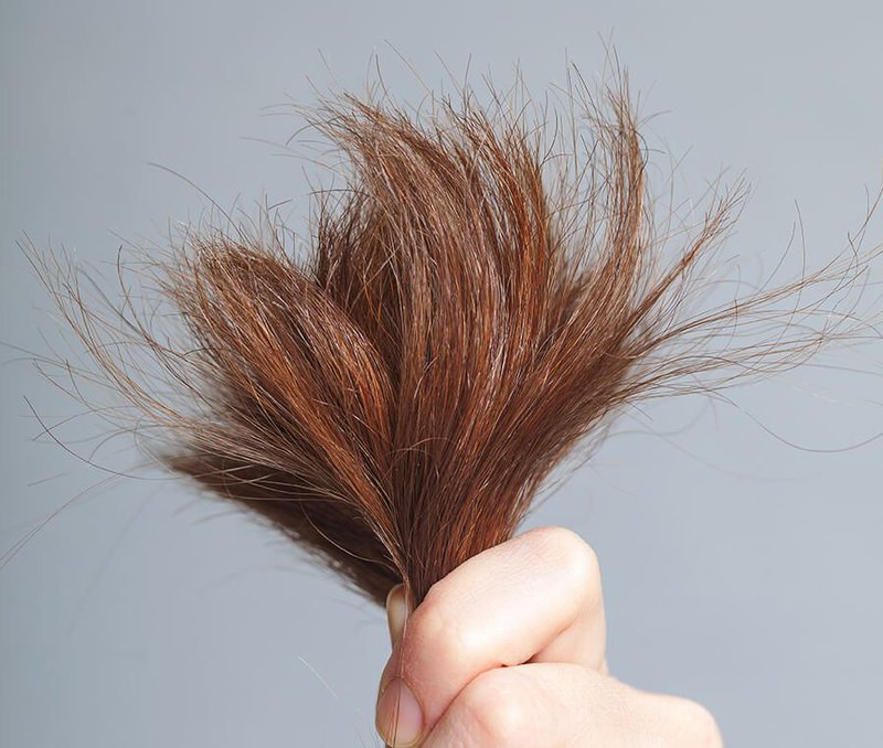 Bí quyết chăm sóc tóc khô xơ trở nên chắc khỏe, óng mượt - Ảnh 1.