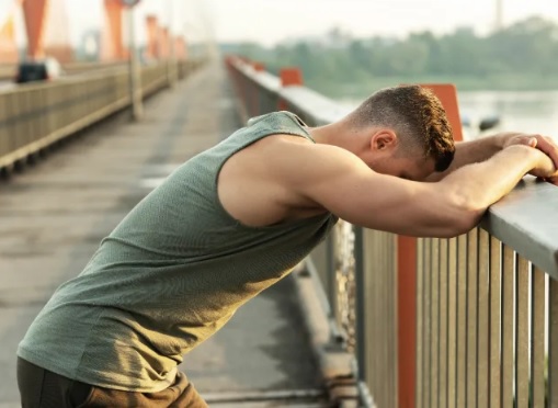 7 thói quen tập thể dục đang hủy hoại cơ thể sau tuổi 30 - Ảnh 1.
