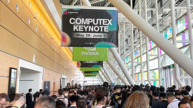 CEO Nvidia công bố hàng loạt dự án, sản phẩm AI tại Đài Loan - Ảnh 2.