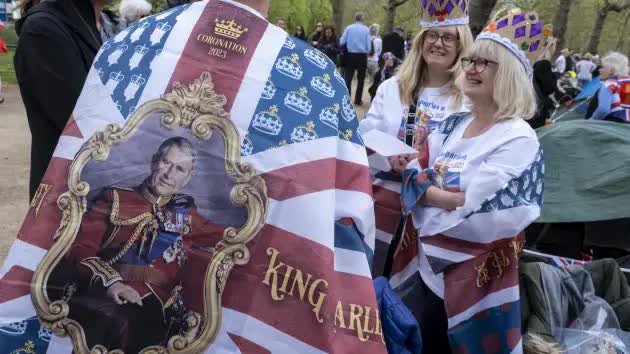 Vua Charles III và Hoàng hậu Camilla đăng quang trong buổi lễ lịch sử - Ảnh 5.