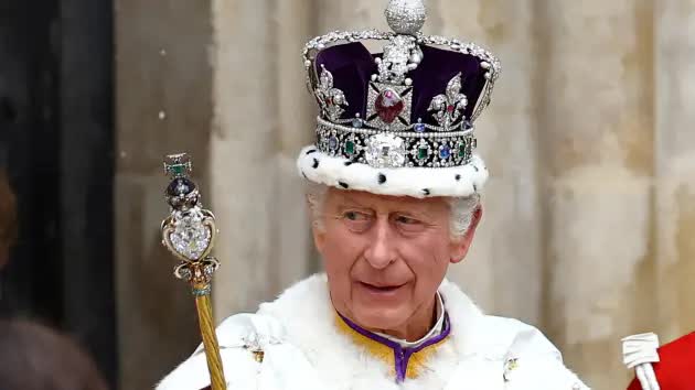 Vua Charles III và Hoàng hậu Camilla đăng quang trong buổi lễ lịch sử - Ảnh 3.
