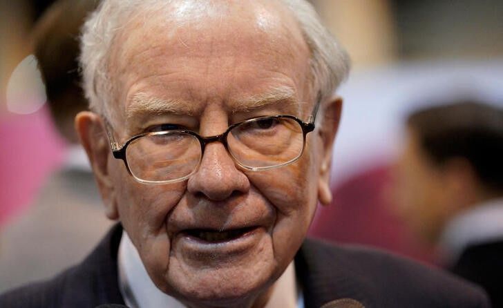 Warren Buffett cũng đầu tư như chúng ta! - Ảnh 1.