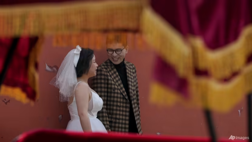 Tỷ lệ kết hôn ở Trung Quốc giảm xuống mức thấp lịch sử - Ảnh 1.