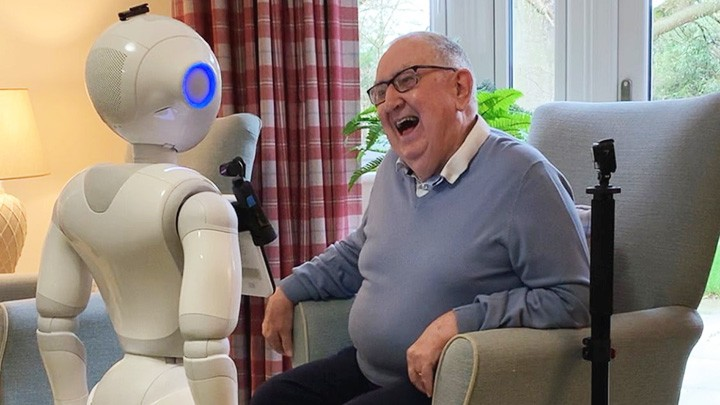 Robot chăm sóc: Giải pháp cho dân số già của Trung Quốc  - Ảnh 1.