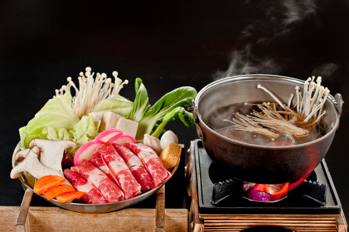 Món ngon mỗi ngày: Lẩu Sukiyaki ngon tuyệt chuẩn vị như người Nhật - Ảnh 1.