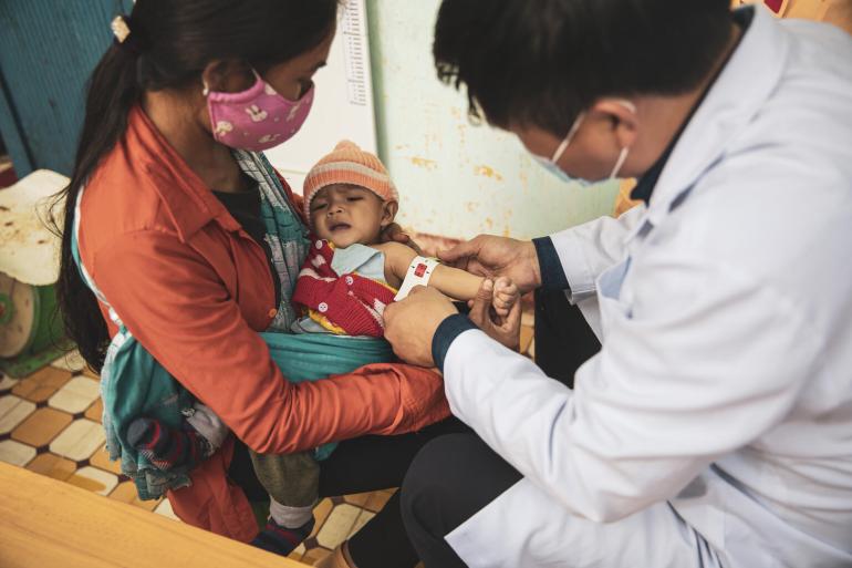 Nỗi lo về tình trạng suy dinh dưỡng, thấp còi của trẻ em Việt - Ảnh 1.