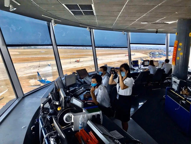 Siết hoạt động không lưu sau vụ hai máy bay suýt va nhau ở sân bay Nội Bài - Ảnh 1.