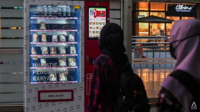 Máy bán hàng tự động ở Malaysia, cách giúp người nghèo tiết kiệm  - Ảnh 2.