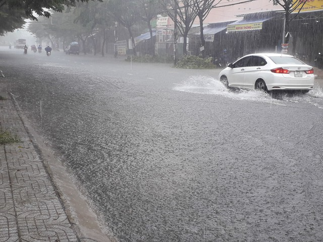 Dự báo thời tiết ngày mai 21/7: mưa lớn ở Nam Bộ và Tây Nguyên - Ảnh 1.