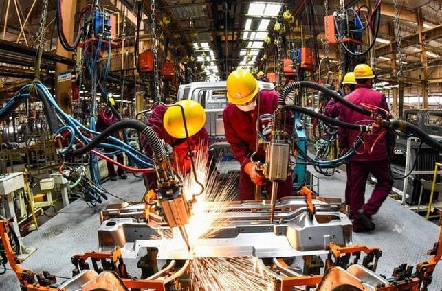 ADB dự báo kinh tế Việt Nam phục hồi nửa cuối năm 2023 - Ảnh 1.