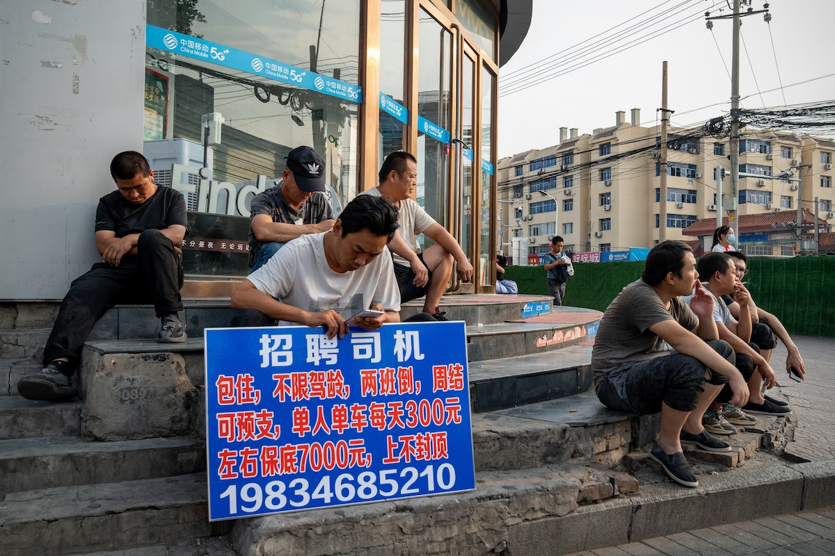 Khi nền kinh tế Trung Quốc đình trệ, tỷ lệ thất nghiệp đang đạt mức cao mới - Ảnh 2.