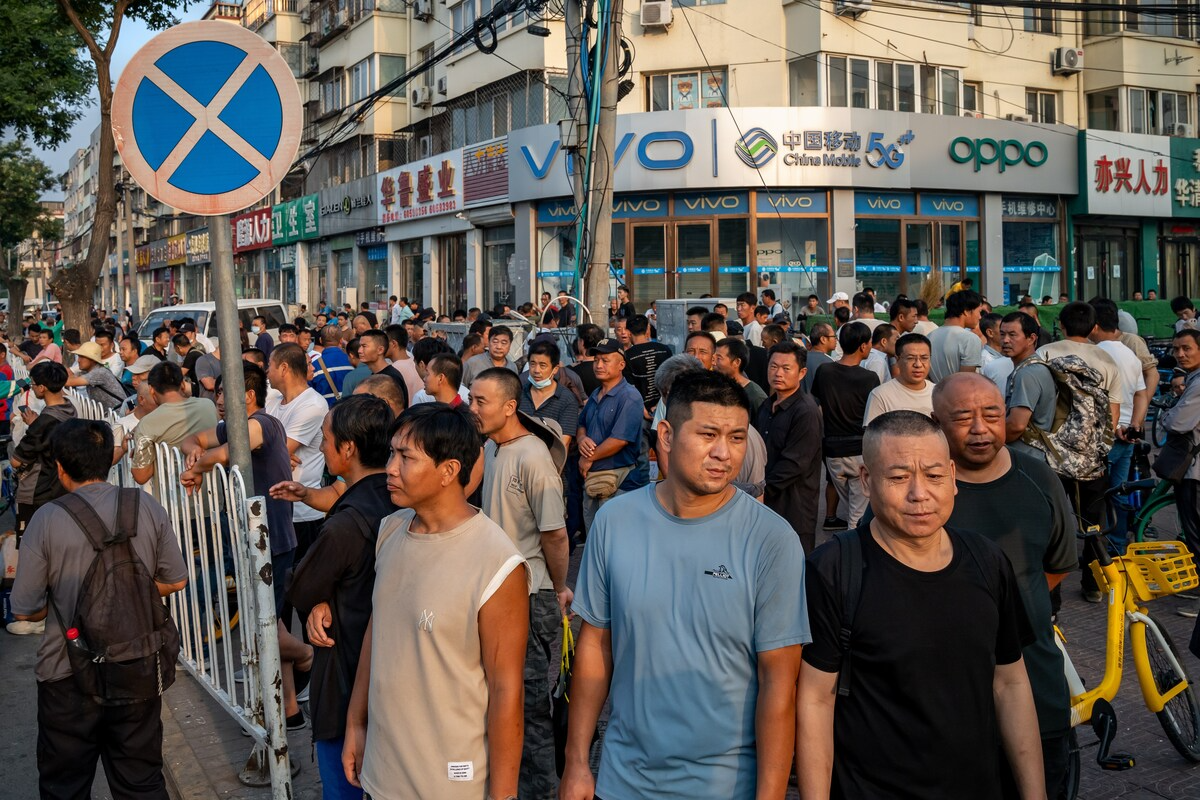 Khi nền kinh tế Trung Quốc đình trệ, tỷ lệ thất nghiệp đang đạt mức cao mới - Ảnh 3.