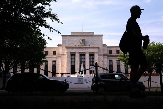  Fed có thể tăng lãi suất lên mức cao nhất trong 22 năm - Ảnh 1.
