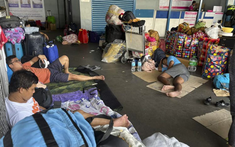 Hàng nghìn người mất điện khi bão Doksuri tấn công Philippines