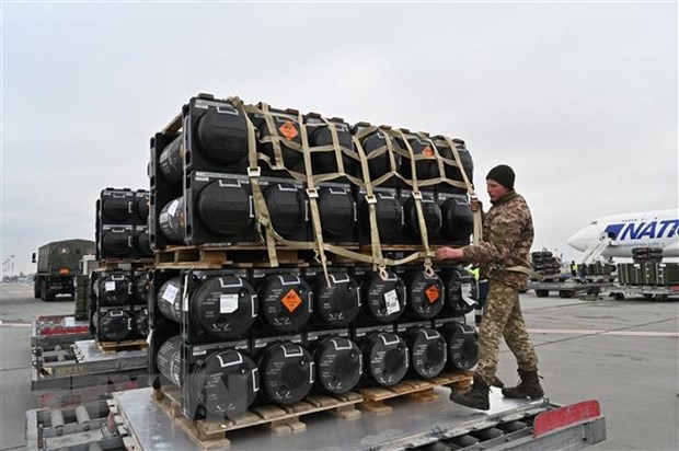 Mỹ chính thức công bố gói viện trợ quân sự khác cho Ukraina trị giá 400 triệu USD - Ảnh 1.