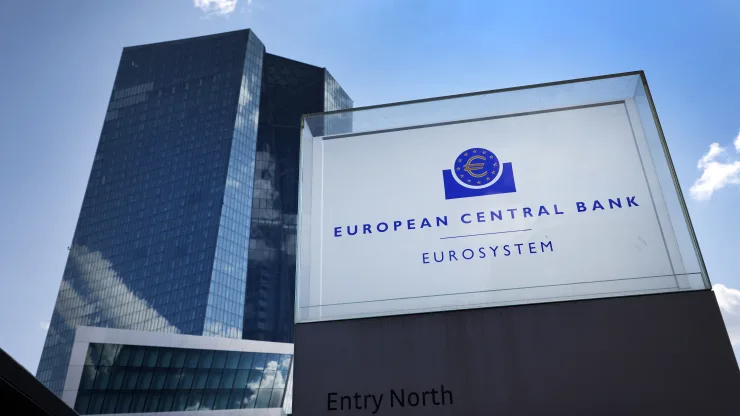 ECB tăng lãi suất lần thứ 9 liên tiếp - Ảnh 1.
