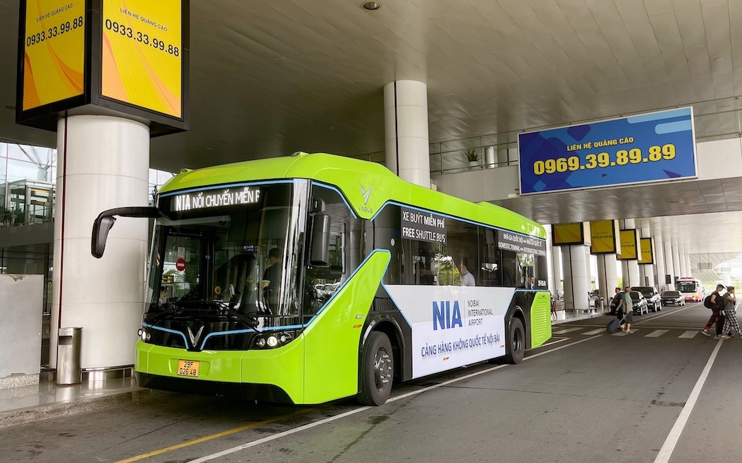 Sân bay Nội Bài chính thức sử dụng xe buýt điện VinBus vận chuyển hành khách miễn phí
