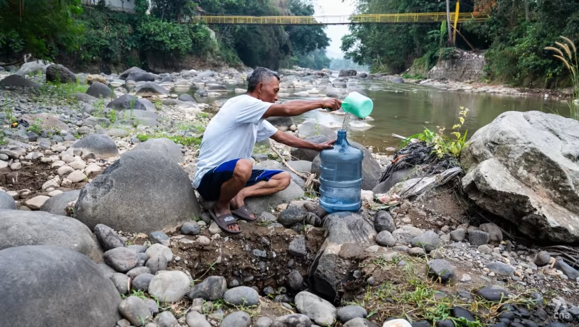 El Nino khiến tình trạng hạn hán, thiếu nước ngày càng khốc liệt tại Indonesia - Ảnh 3.