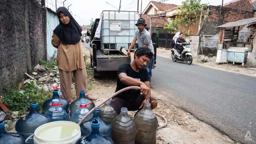 El Nino khiến tình trạng hạn hán, thiếu nước ngày càng khốc liệt tại Indonesia - Ảnh 4.