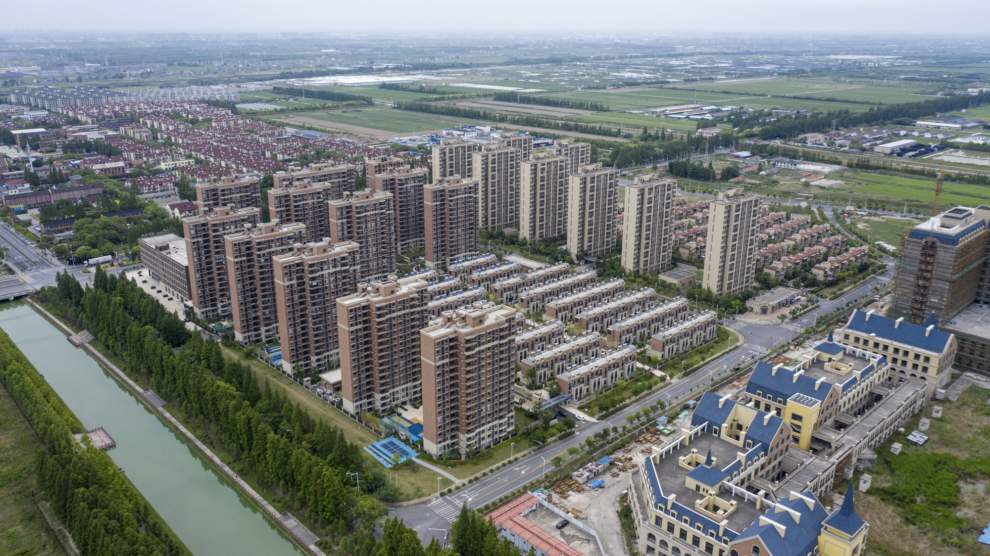 Thị trường bất động sản Trung Quốc lại dậy sóng bởi nỗi sợ vỡ nợ - Ảnh 2.