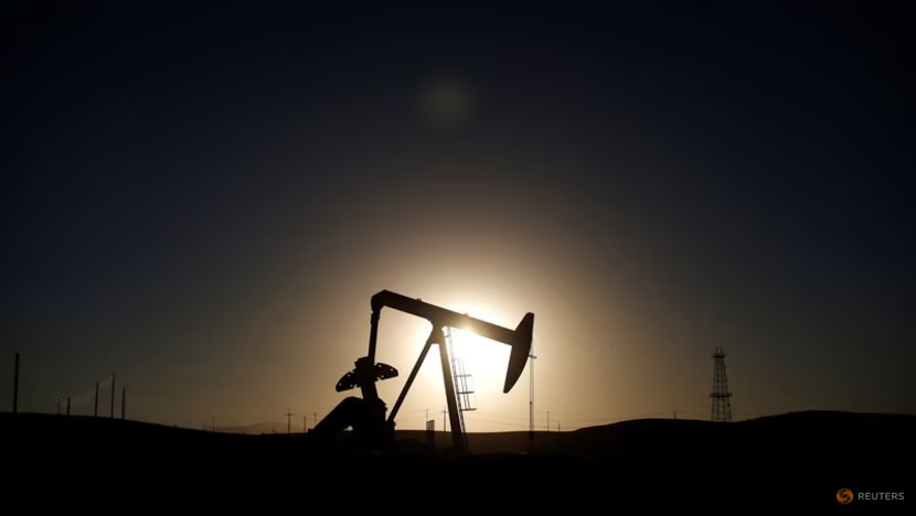 Giá dầu giảm do lo ngại tăng lãi suất của Mỹ - Ảnh 1.