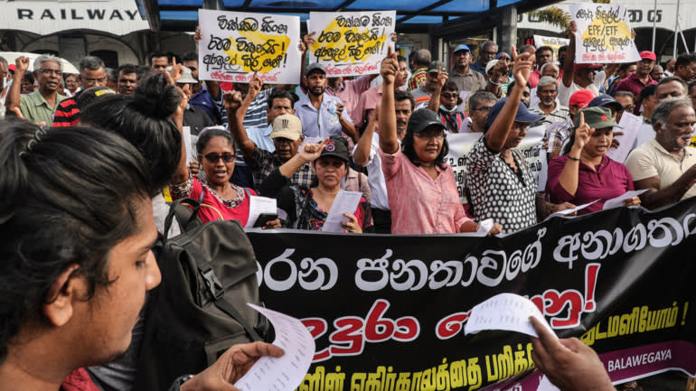 Sri Lanka bước vào kỷ nguyên 'thắt lưng buộc bụng' mới sau tuyên bố vỡ nợ  - Ảnh 11.