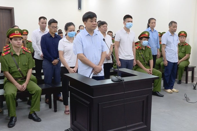 Cựu Chủ tịch Hà Nội Nguyễn Đức Chung bị đề nghị 2-3 năm tù vụ nâng giá cây xanh - Ảnh 1.