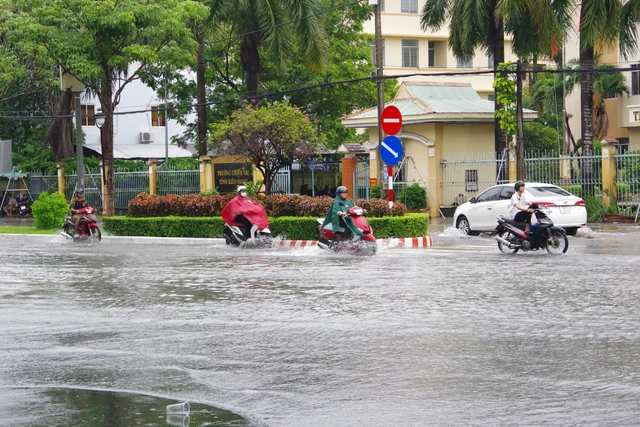 Dự báo thời tiết ngày mai 31/8: mưa lớn kéo dài ở Nam Bộ - Ảnh 1.