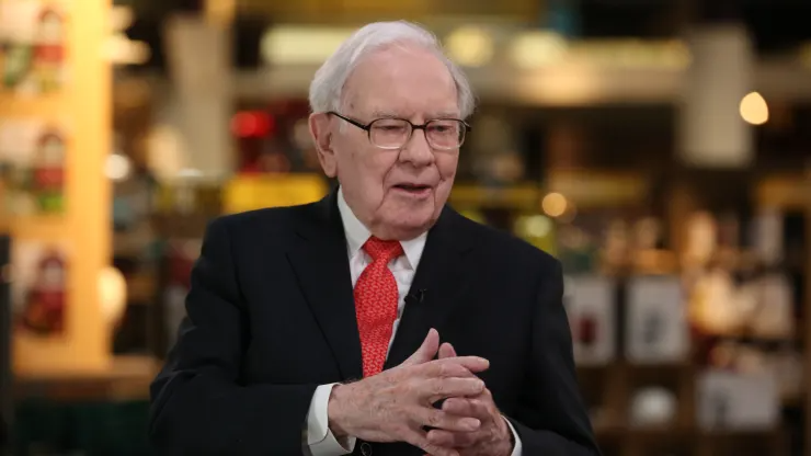 Ở tuổi 93 nhưng ông Warren Buffett vẫn đủ sức đưa cổ phiếu Berkshire lên đỉnh lịch sử - Ảnh 1.