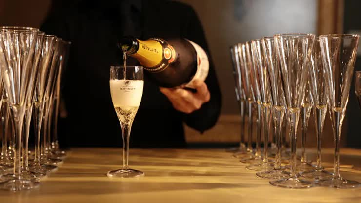 Rượu Champagne bùng nổ doanh số nhưng hương vị không còn đảm bảo như xưa - Ảnh 4.
