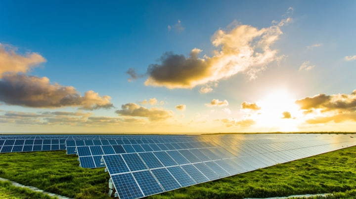 Mất gần 1.500 tỷ đồng do áp sai giá điện mặt trời, yêu cầu EVN xử lý - Ảnh 1.