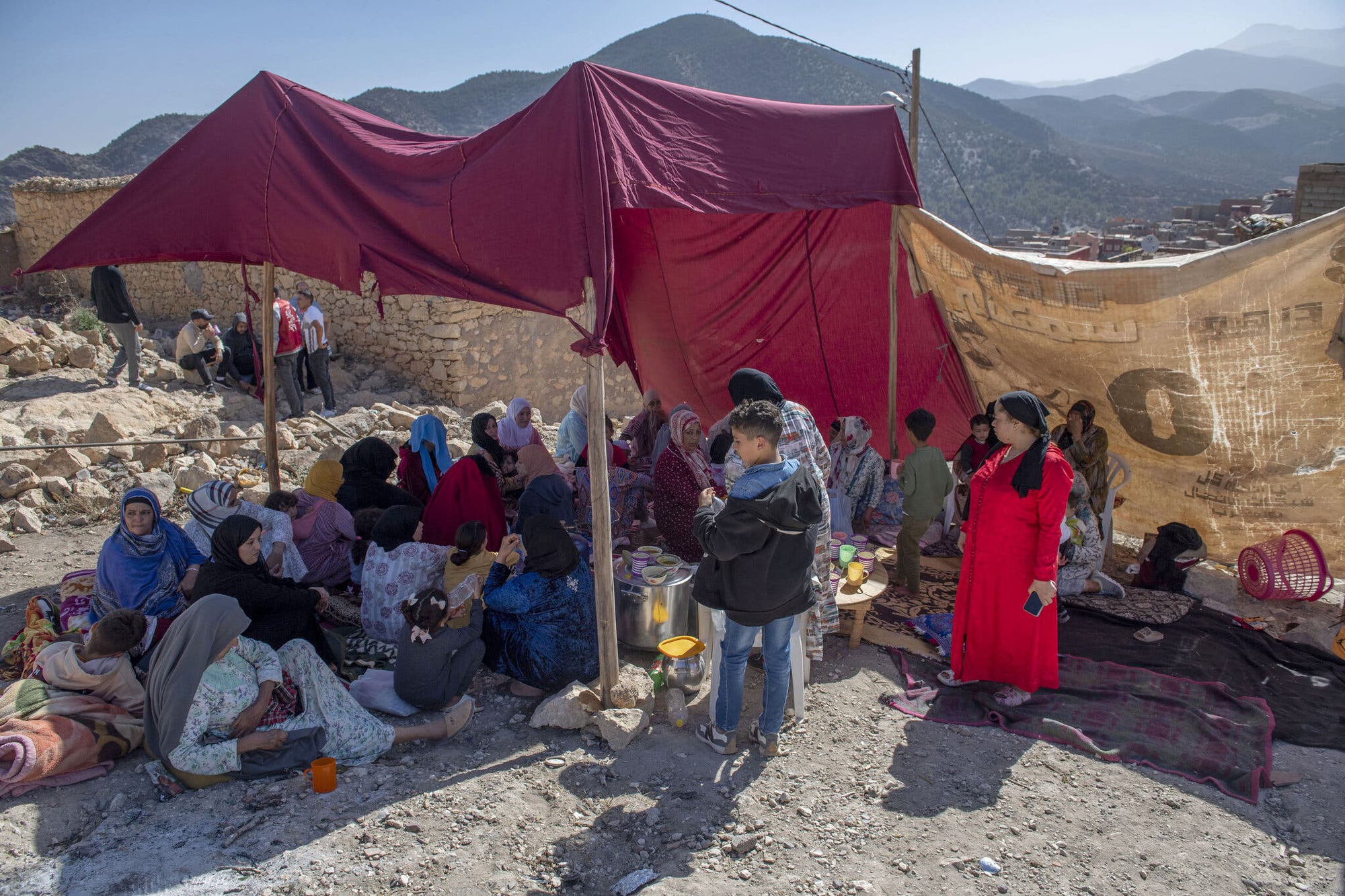 Hơn 2.000 người thiệt mạng trong trận động đất làm rung chuyển Maroc - Ảnh 5.