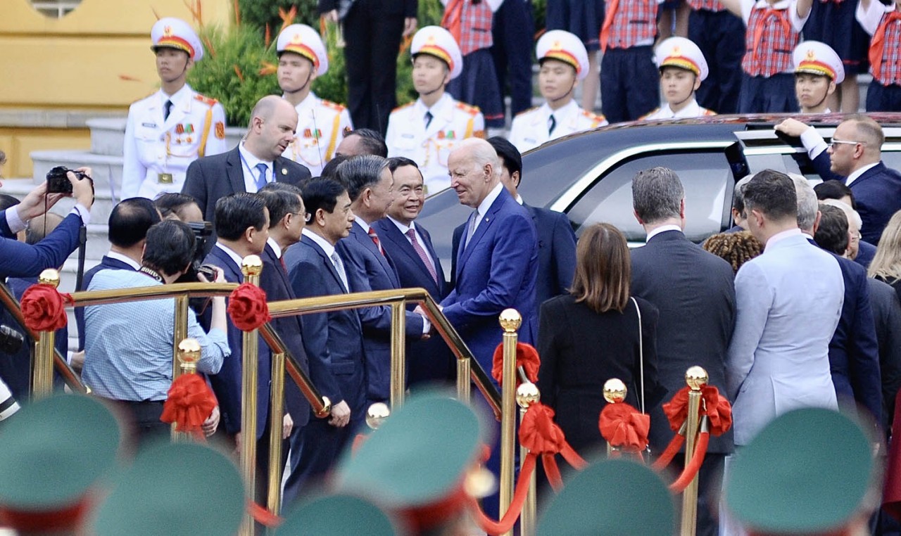 Tổng Bí thư Nguyễn Phú Trọng chủ trì lễ đón chính thức Tổng thống Hoa Kỳ Joe Biden - Ảnh 2.
