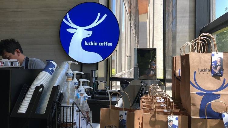 Luckin Coffee vượt mặt Starbucks thành chuỗi cà phê lớn nhất Trung Quốc - Ảnh 2.