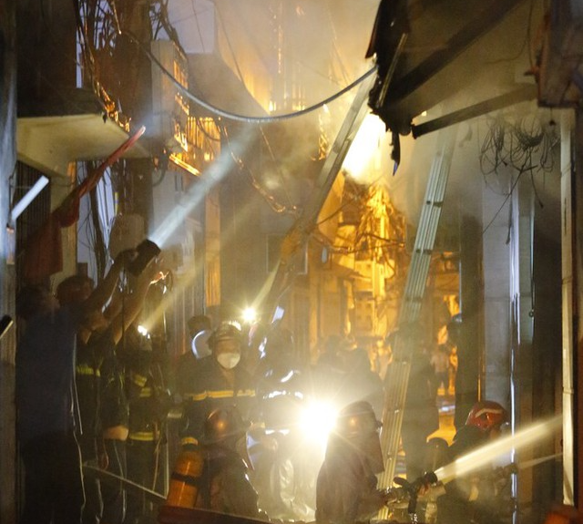 56 người chết tại vụ cháy chung cư mini Hà Nội - Ảnh 1.