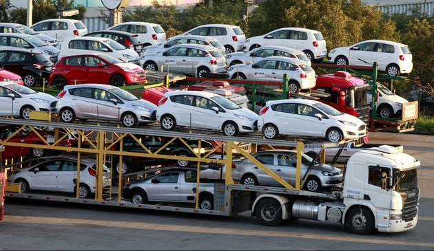 Số lượng ô tô nhập khẩu nguyên chiếc giảm hơn 22% trong tháng 8 - Ảnh 1.
