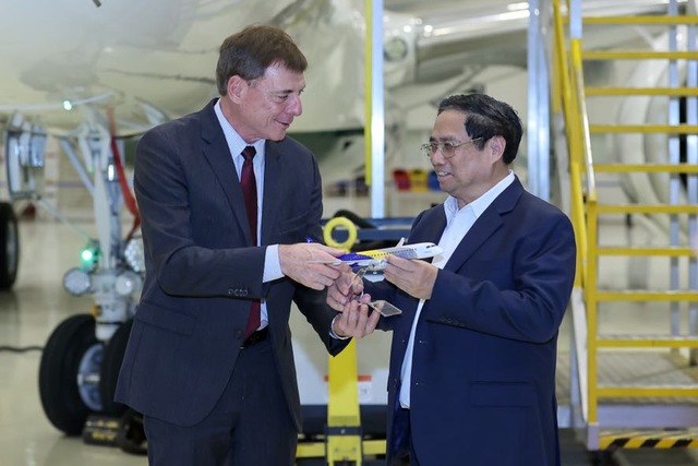 Thủ tướng đề nghị Tập đoàn hàng không vũ trụ Embraer mở rộng hoạt động tại Việt Nam - Ảnh 4.