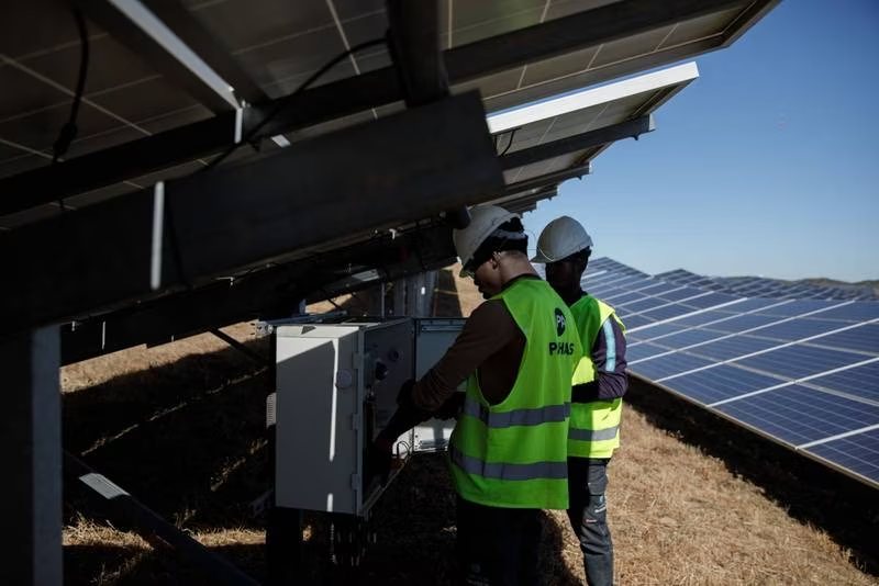 Lĩnh vực năng lượng tái tạo cung cấp gần 13,7 triệu việc làm trong năm 2022 - Ảnh 1.
