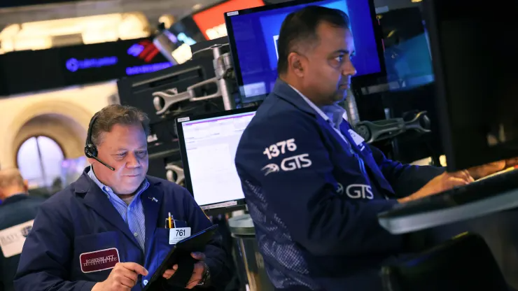 S&P 500 ít thay đổi khi các nhà đầu tư thoát phiên thua lỗ - Ảnh 1.