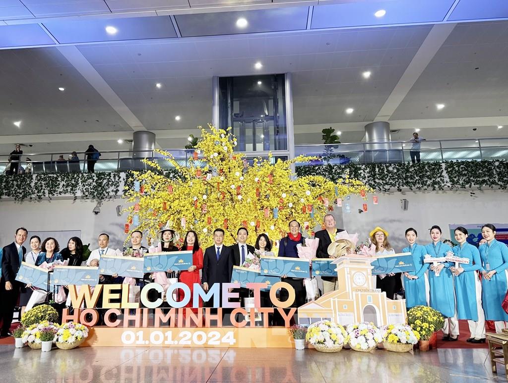 Ngành Du lịch Tp Hồ Chí Minh phấn khởi đón chào khách quốc tế đầu năm 2024- Ảnh 2.