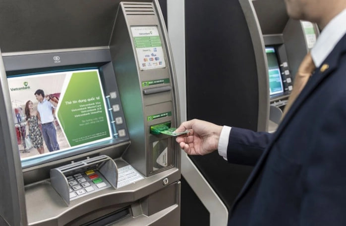 Tỷ trọng giao dịch qua ATM trong năm 2023 thấp kỷ lục- Ảnh 1.