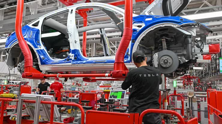 Tesla, Volvo tạm dừng sản xuất do gián đoạn vận chuyển ở Biển Đỏ- Ảnh 2.