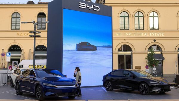 BYD soán ngôi vương của Tesla, trở thành nhà sản xuất xe điện hàng đầu thế giới- Ảnh 2.