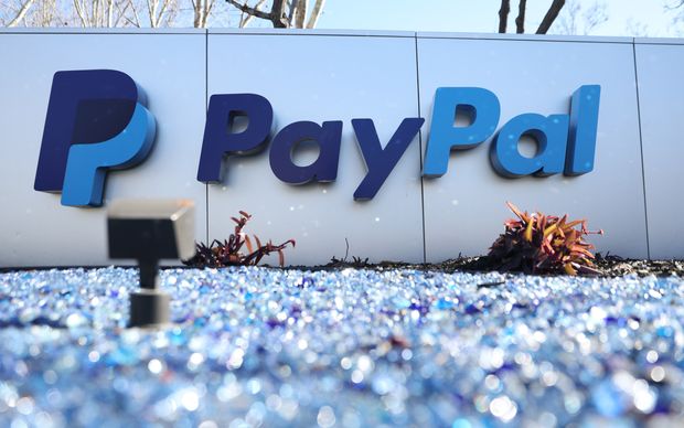Công ty thanh toán PayPal sa thải 9% nhân công vì AI- Ảnh 1.