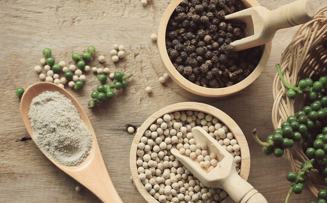 Giá tiêu hôm nay 9/1: Giảm mạnh 1.500 đồng/kg- Ảnh 1.