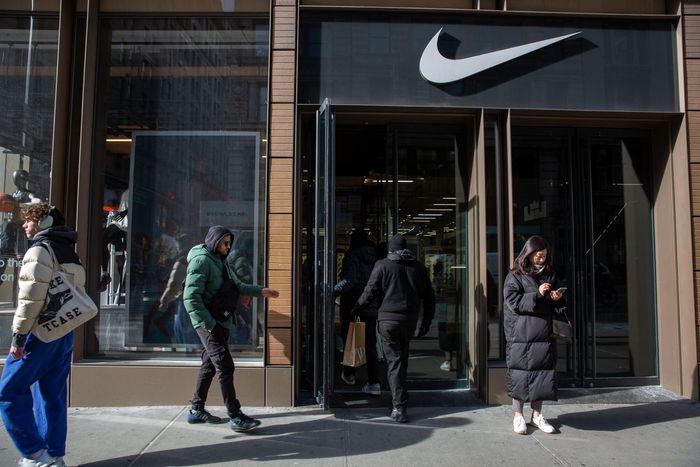Nike sa thải hơn 1.600 nhân sự- Ảnh 1.